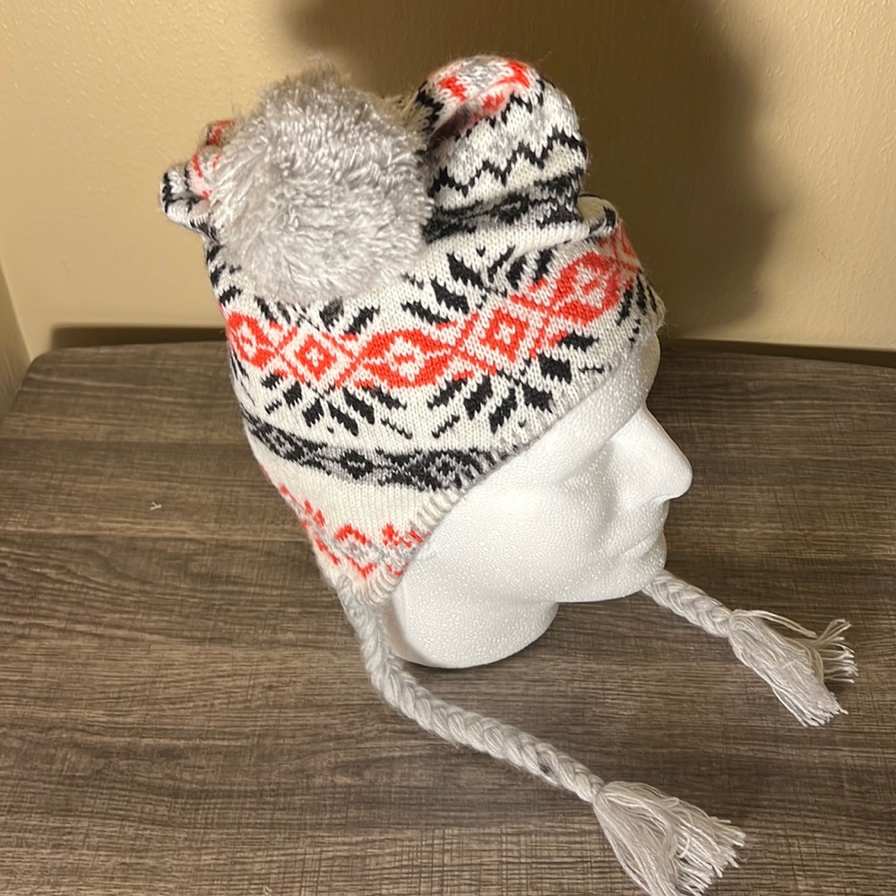 Joe Boxer Mens Tasseled Beanie w/Pompom White w/ Black/Red Snowflakes